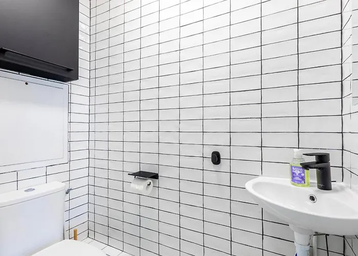 Guestready - Sunny Chic Retreat With Balcony Appartement