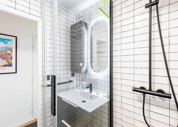 Appartement Guestready - Sunny Chic Retreat With Balcony *