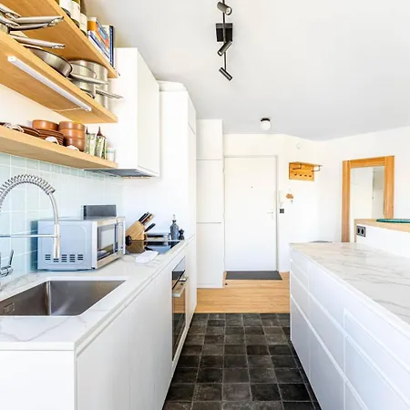 Guestready - Sunny Chic Retreat With Balcony Apartment *