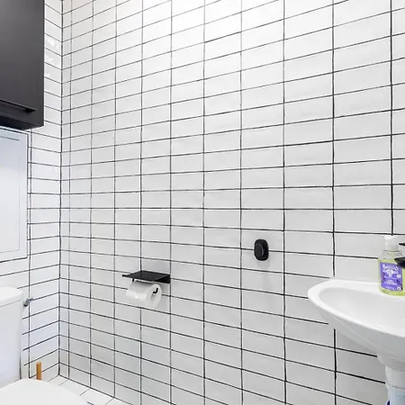 Guestready - Sunny Chic Retreat With Balcony Apartamento