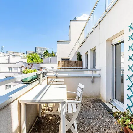 Guestready - Sunny Chic Retreat With Balcony Apartment *