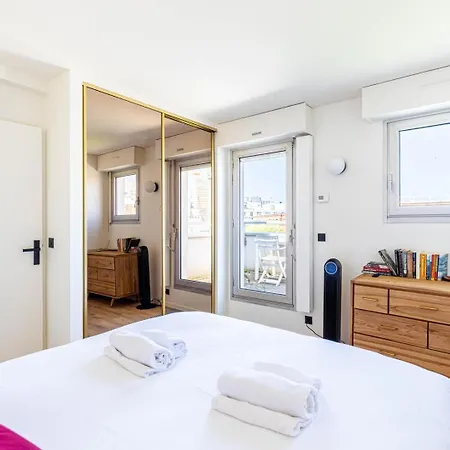 Guestready - Sunny Chic Retreat With Balcony Appartement Paris